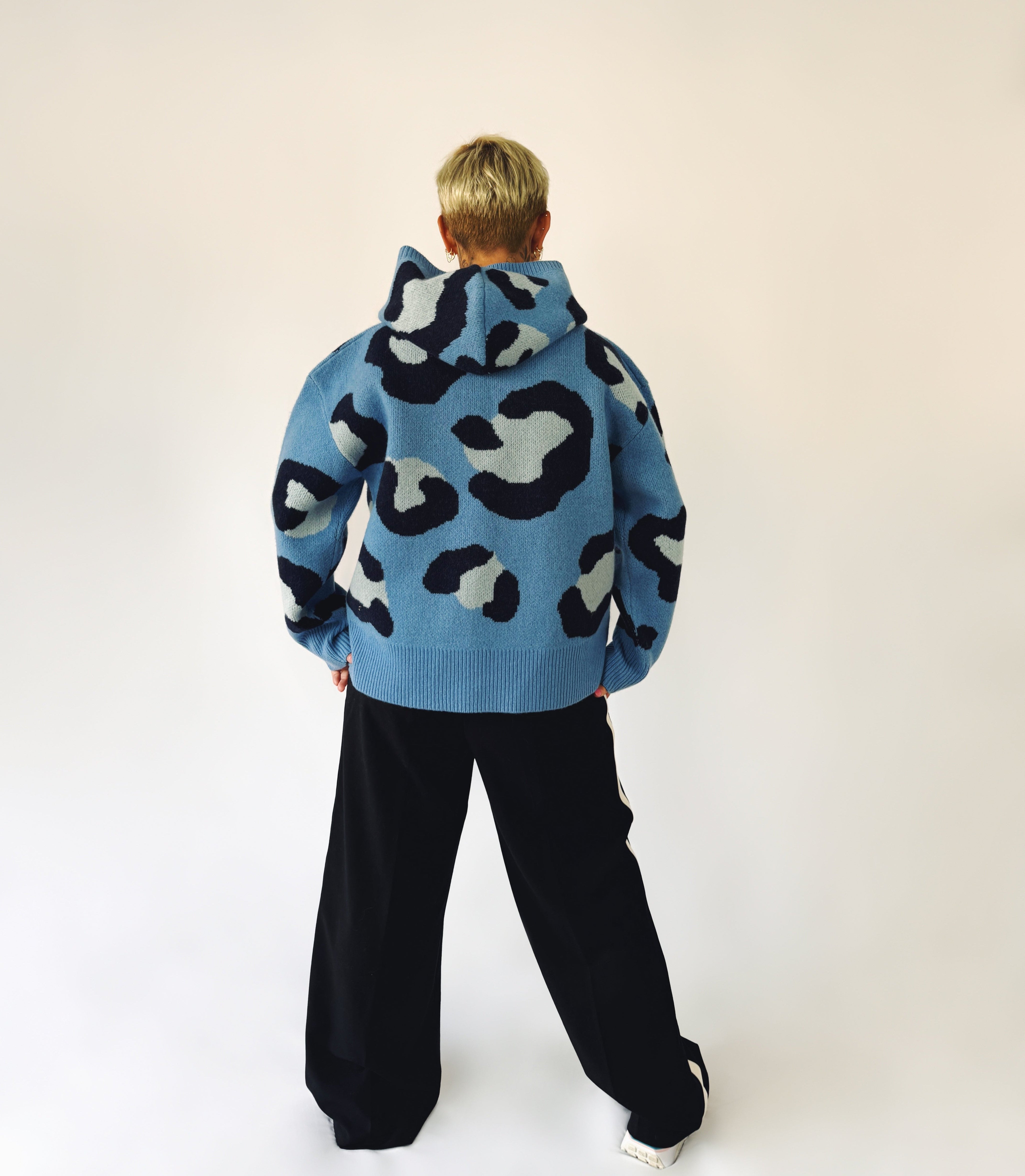 Becky_in_size_1_leopard_hoodie_back-VSCO.jpg