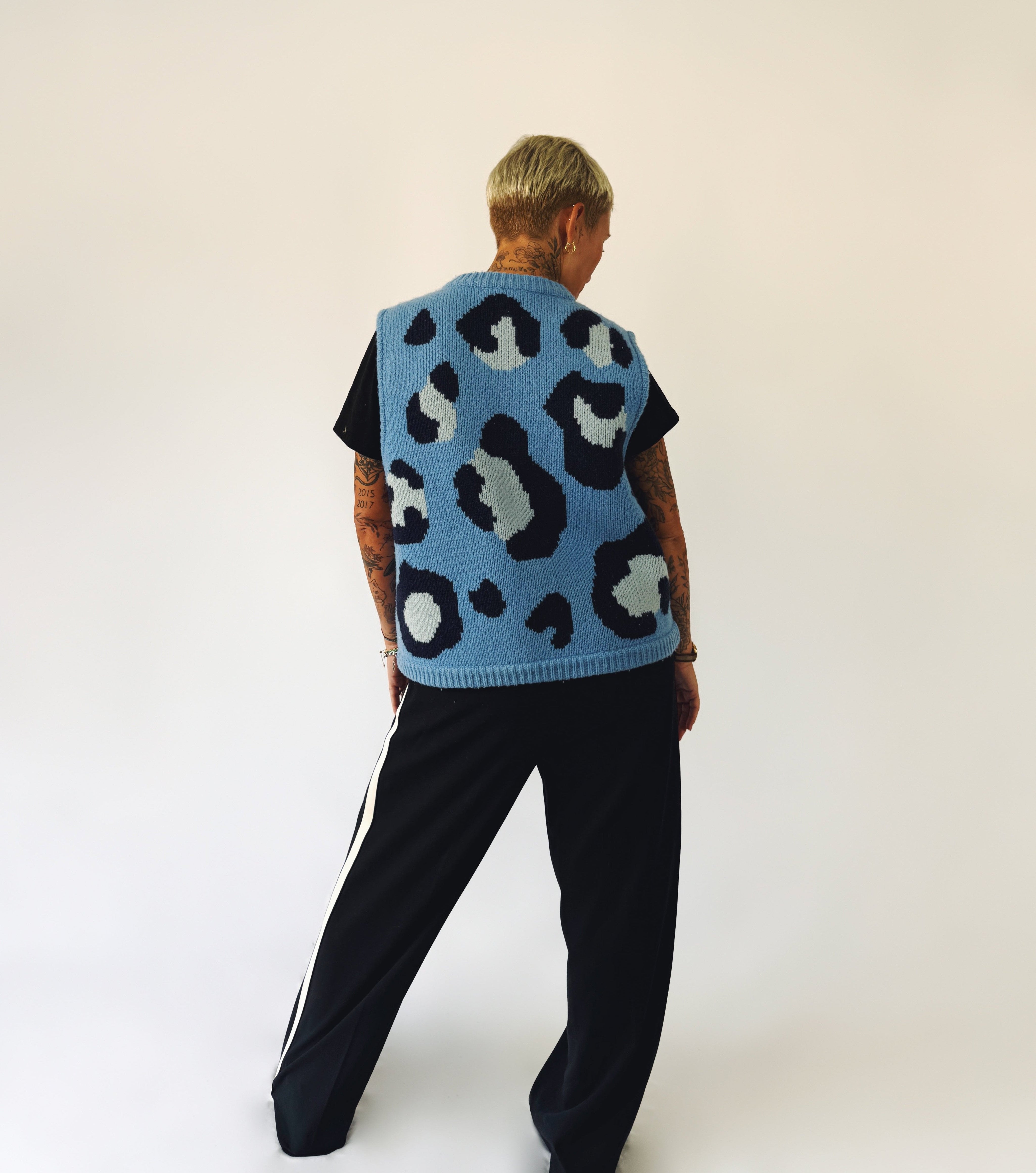 Becky_in_size_2_leopard_gilet_back-VSCO.jpg