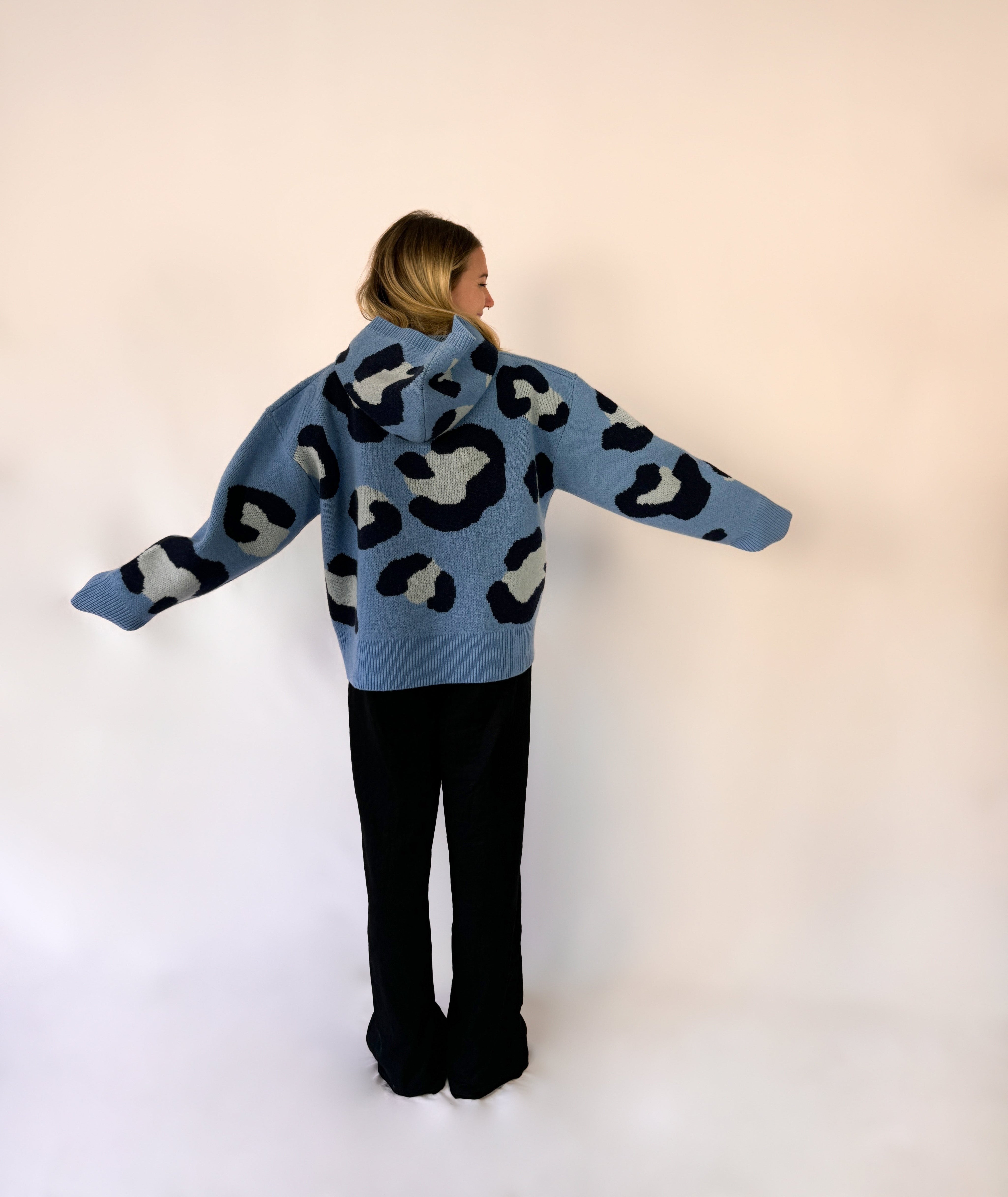 Cat_in_the_Size_2_leopard_hoodie_back_2.jpg