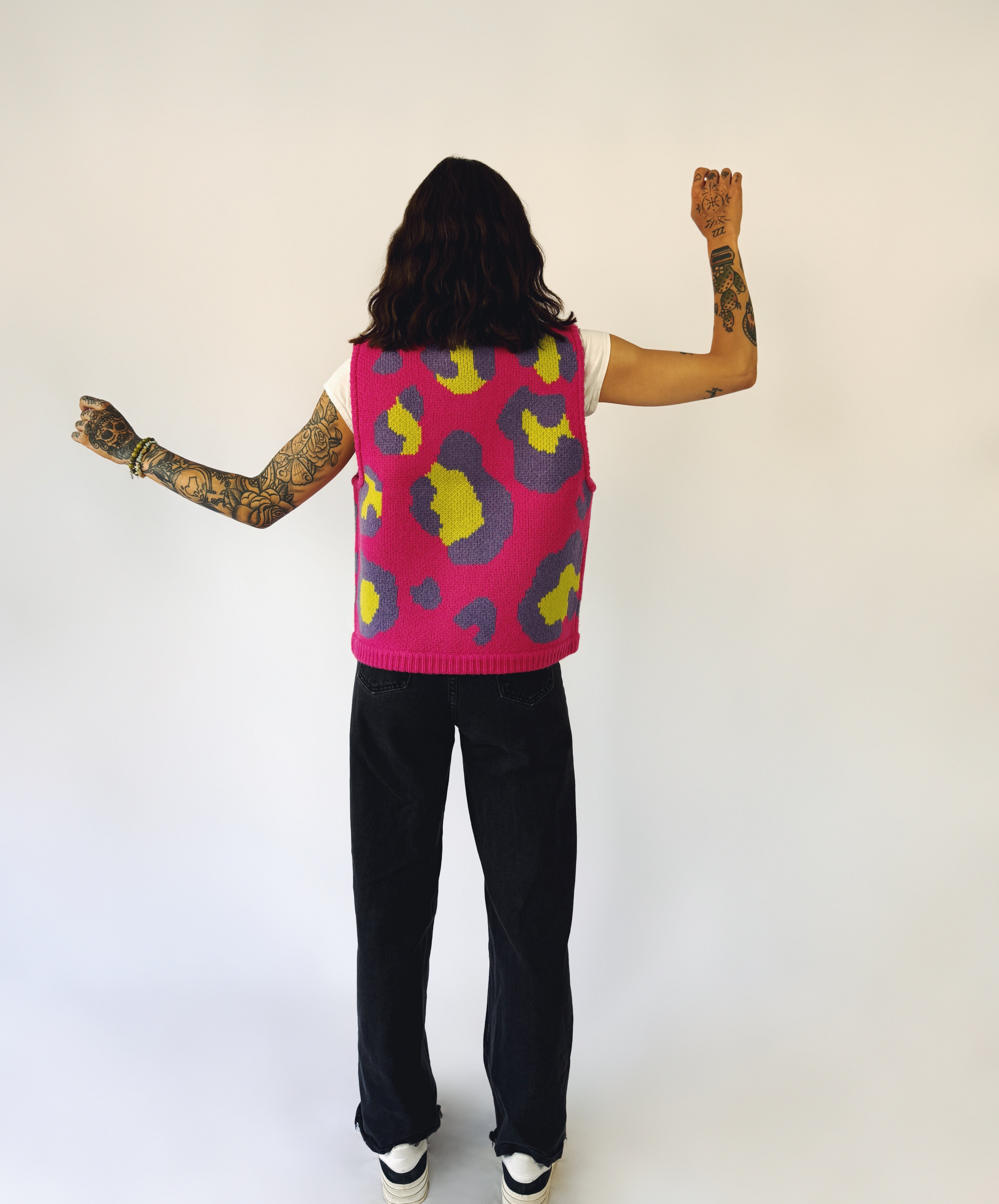 Seany_in_size_1_leopard_gilet_back-VSCO.png